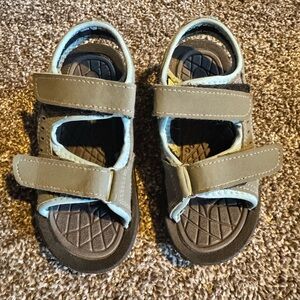 Boys Toddler Sandals - like new - size 9/10